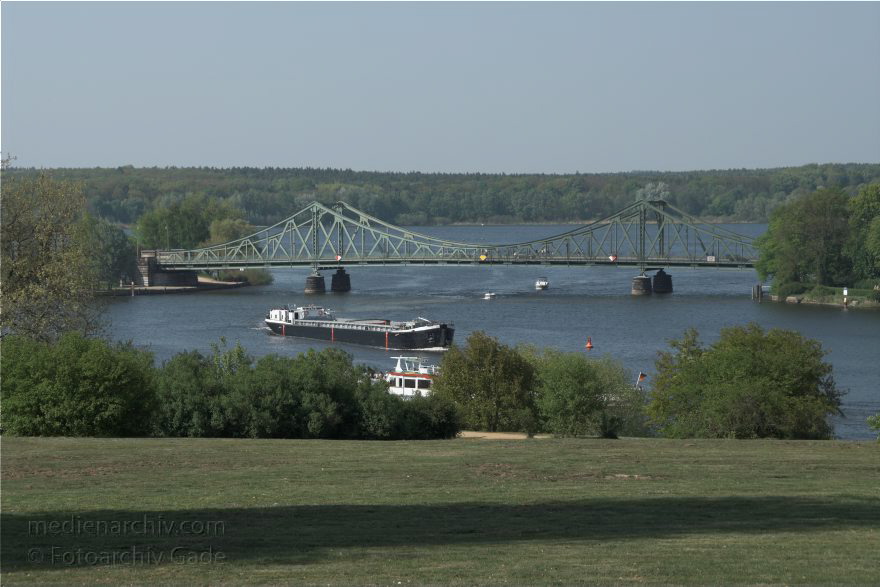 Potsdam. Glienicker Brücke. Havel.
26. 4. 2009. Brandenburg. Potsdam. Glienicker Brücke. Havel.
Schlüsselwörter: Brandenburg;Deutschland;Fluss;Germany;Glienicker Brücke;Havel;2009;Potsdam