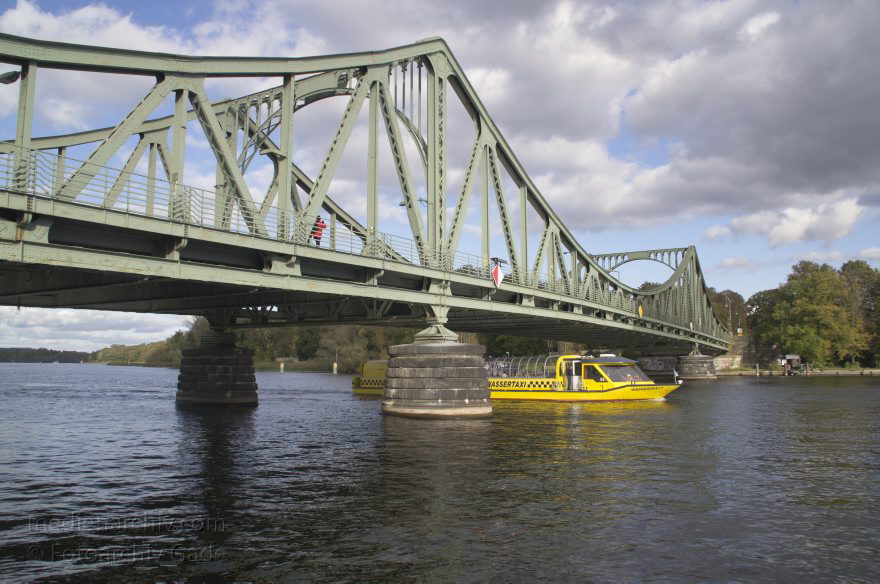 Potsdam. Fluss Havel. Glienicker Brücke
9. 10. 2011. Brandenburg. Potsdam. Fluss Havel. Glienicker Brücke
Schlüsselwörter: Brandenburg;Deutschland;Fluss;Germany;Glienicker Brücke;Havel;2011;Potsdam