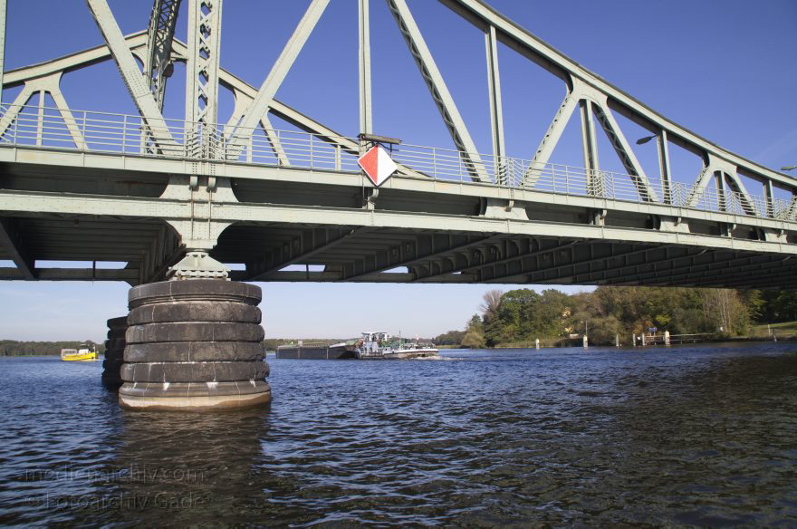 Potsdam. Havel. Binnenschiff. Glienicker Brücke
15. 10. 2011. Brandenburg. Potsdam. Havel. Binnenschiff. Glienicker Brücke
Schlüsselwörter: Berlin;Binnenschiffe;Boote;Brandenburg;Deutschland;Fluss;Germany;Glienicker Brücke;Havel;2011;Potsdam