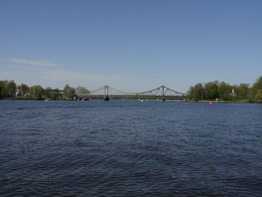 Berlin - Brandenburg. Potsdam. Glienicker Brücke über der Havel. Tiefer See
28. 4. 2012. Berlin. Brandenburg. Potsdam. Glienicker Brücke über der Havel. Tiefer See
Schlüsselwörter: Berlin;Brandenburg;Deutschland;Germany;Glienicker Brücke;Havel;Potsdam;2012;Tiefer See