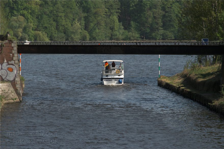 Klein Glienicke.
26. 4. 2009. Brandenburg. Potsdam-Babelsberg. Klein Glienicke. Kanal. Griebnitzsee
Schlüsselwörter: Brandenburg;Deutschland;Germany;Klein Glienicke;2009;Potsdam