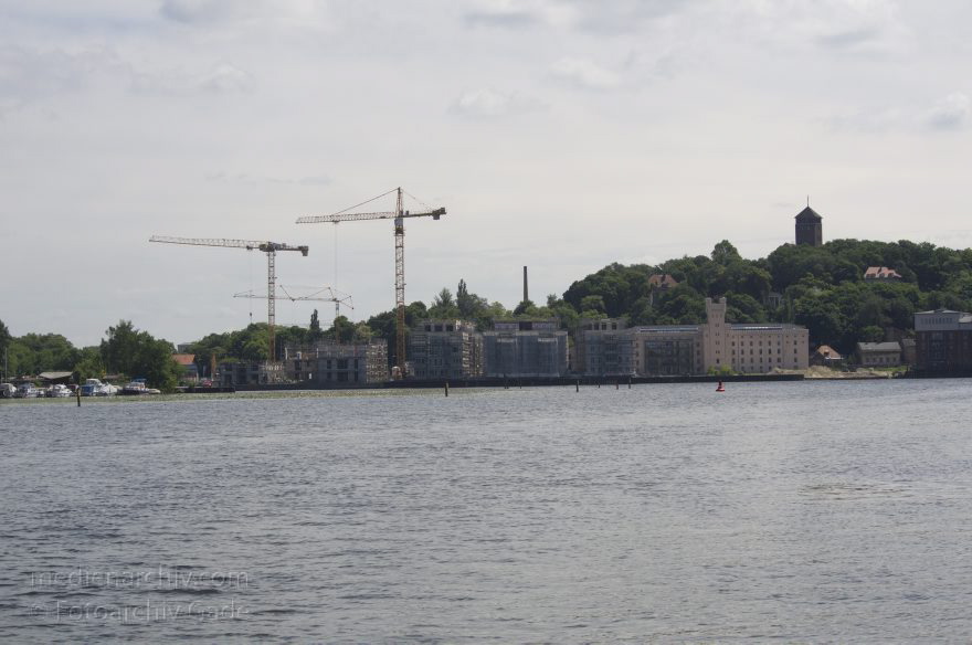 Potsdam. Baustelle Speicherstadt
10. 6. 2013. Brandenburg. Potsdam. Baustelle Speicherstadt. Fluss HAvel
Schlüsselwörter: Baustelle;Brandenburg;Deutschland;Fluss;Germany;Havel;Potsdam;2013;Speicherstadt