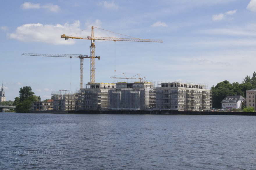 Potsdam. Baustelle Speicherstadt
10. 6. 2013. Brandenburg. Potsdam. Baustelle Speicherstadt. Fluss HAvel
Schlüsselwörter: Baustelle;Brandenburg;Deutschland;Fluss;Germany;Havel;Potsdam;2013;Speicherstadt