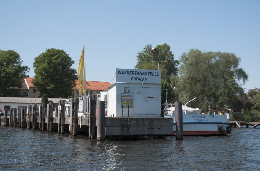 Potsdam. Havel. Wassertankstelle
8. 5. 2011. Brandenburg. Potsdam. Havel. Wassertankstelle
Schlüsselwörter: Brandenburg;Deutschland;Germany;Havel;Potsdam;2011;Wassertankstelle