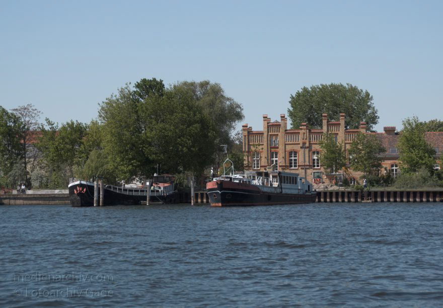 Potsdam vom Wasser betrachtet.
8. 5. 2011. Brandenburg. Potsdam vom Wasser betrachtet. Auf der Havel
Schlüsselwörter: Brandenburg;Deutschland;Germany;Havel;2011;Potsdam