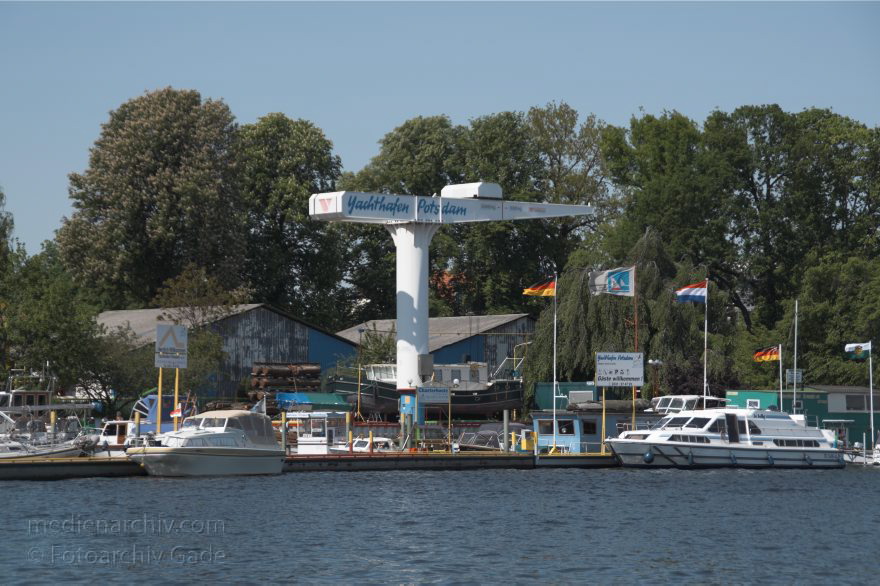 Potsdam vom Wasser betrachtet.
8. 5. 2011. Brandenburg. Potsdam vom Wasser betrachtet. Auf der Havel
Schlüsselwörter: Brandenburg;Deutschland;Germany;Havel;2011;Potsdam