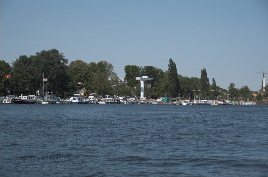 Potsdam vom Wasser betrachtet.
8. 5. 2011. Brandenburg. Potsdam vom Wasser betrachtet. Auf der Havel
Schlüsselwörter: Brandenburg;Deutschland;Germany;Havel;2011;Potsdam