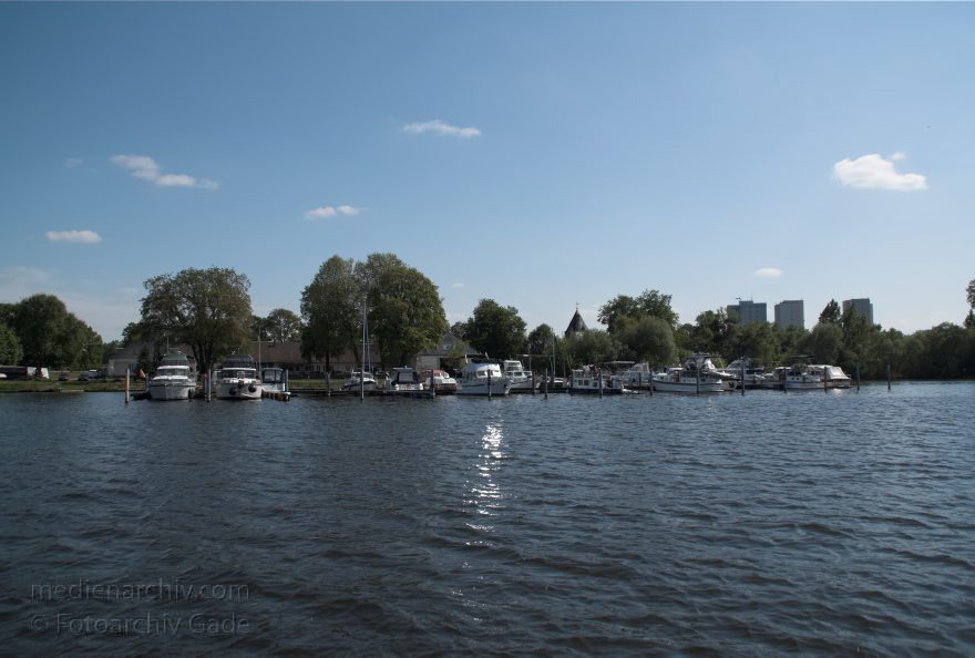 Potsdam vom Wasser betrachtet.
8. 5. 2011. Brandenburg. Potsdam vom Wasser betrachtet. Auf der Havel
Schlüsselwörter: Brandenburg;Deutschland;Germany;Havel;2011;Potsdam