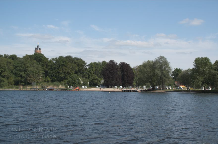 Potsdam vom Wasser betrachtet.
8. 5. 2011. Brandenburg. Potsdam vom Wasser betrachtet. Auf der Havel
Schlüsselwörter: Brandenburg;Deutschland;Germany;Havel;2011;Potsdam