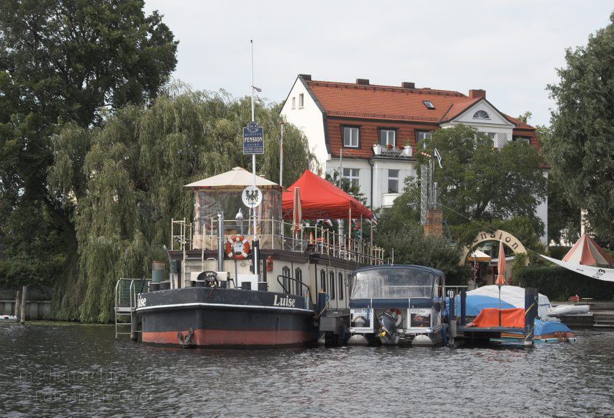 Potsdam. Havel. Tiefer See
25. 6. 2011. Brandenburg. Potsdam. Havel. Tiefer See. Boote. Schiffe
Schlüsselwörter: Boote;Brandenburg;Deutschland;Germany;Havel;Potsdam;Schiffe;2011;Tiefer See