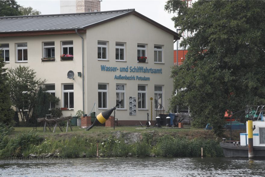 Potsdam. Havel. Tiefer See. Wasser- und Schifffahrtsamt Potsdam
25. 6. 2011. Brandenburg. Potsdam. Havel. Tiefer See. Wasser- und Schifffahrtsamt Potsdam
Schlüsselwörter: Brandenburg;Deutschland;Germany;Havel;Potsdam;Tiefer See;2011;Wasser- und Schifffahrtsamt