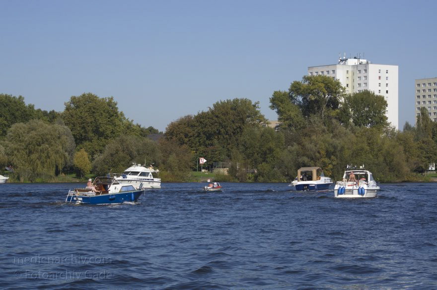 Potsdam. Motorboote
2. 10. 2011. Brandenburg. Potsdam. Motorboote
Schlüsselwörter: Brandenburg;Deutschland;Germany;Motorboote;Potsdam;2011;Wassersport