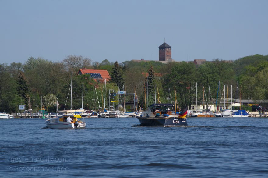 Potsdam. Havel. Motorboote. Sportboote.
28. 4. 2012. Brandenburg. Potsdam. Havel. Motorboote. Sportboote.
Schlüsselwörter: Brandenburg;Deutschland;Germany;Havel;Motorboote;Potsdam;Sportboote;2012;Wassersport