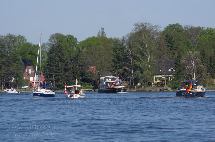 Potsdam. Havel. Motorboote. Sportboote.
28. 4. 2012. Brandenburg. Potsdam. Havel. Motorboote. Sportboote.
Schlüsselwörter: Brandenburg;Deutschland;Germany;Havel;Motorboote;Potsdam;Sportboote;2012;Wassersport