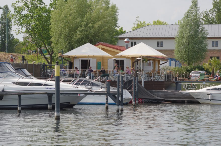 Potsdam. Fluss Havel. Marina mit Restaurant
19. 5. 2012. Brandenburg. Potsdam. Fluss Havel. Marina mit Restaurant
Schlüsselwörter: Brandenburg;Deutschland;Germany;Havel;Marina;Potsdam;2012;Restaurant