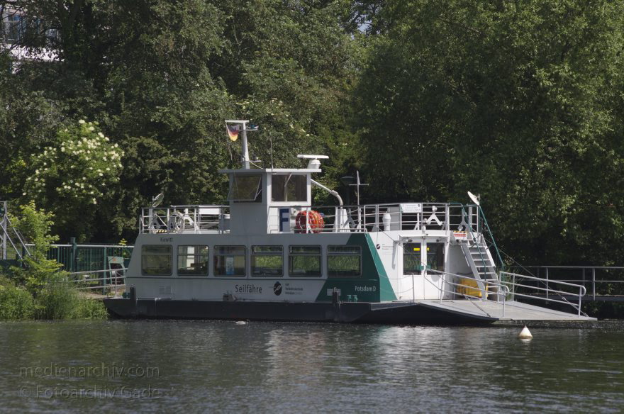 Potsdam. Fluss Havel. Seilfähre am Kiwitt.
10. 6. 2013. Brandenburg. Potsdam. Fluss Havel. Seilfähre am Kiwitt.
Schlüsselwörter: Brandenburg;Deutschland;Fluss;Fähre;Germany;Havel;Kiwitt;Potsdam;2013;Seilfähre
