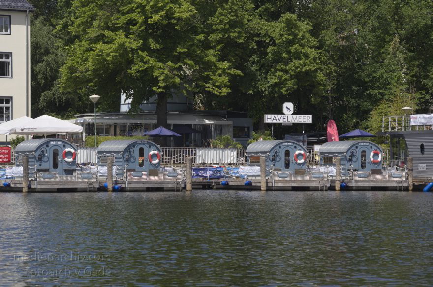 Potsdam. Floßverleih Havelmeer. Fluss Havel
10. 6. 2013. Brandenburg. Potsdam. Floßverleih Havelmeer. Fluss Havel
Schlüsselwörter: Brandenburg;Deutschland;Floß;Fluss;Germany;Havel;Havelmeer;2013;Potsdam