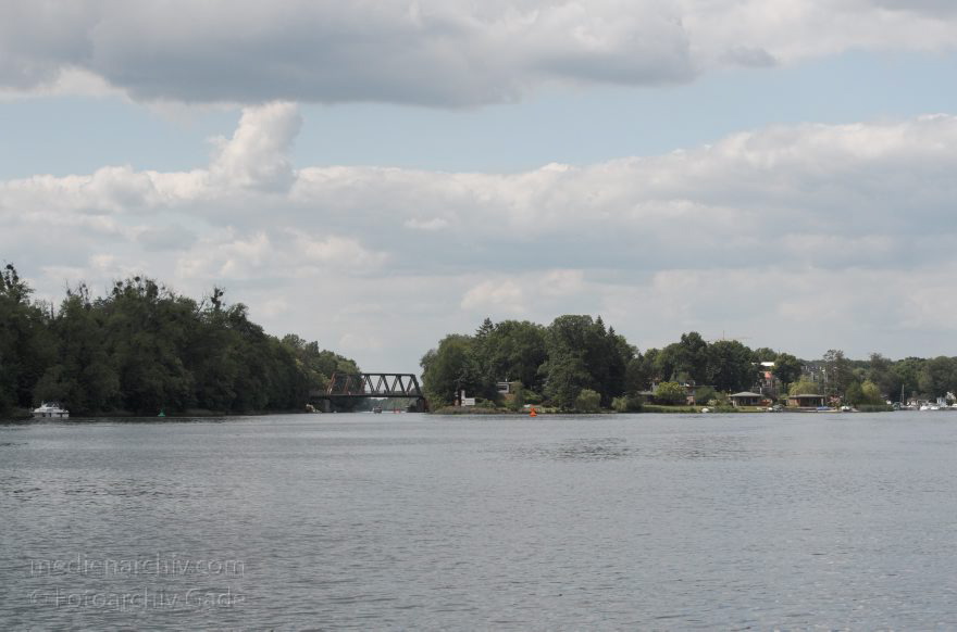 2Sacrow-Paretzer-Kanal. Jungfernsee
28. 5. 2011. Brandenburg. Sacrow-Paretzer-Kanal. Jungfernsee
Schlüsselwörter: Brandenburg;Deutschland;Germany;Jungfernsee;Potsdam;2011;Sacrow-Paretzer-Kanal