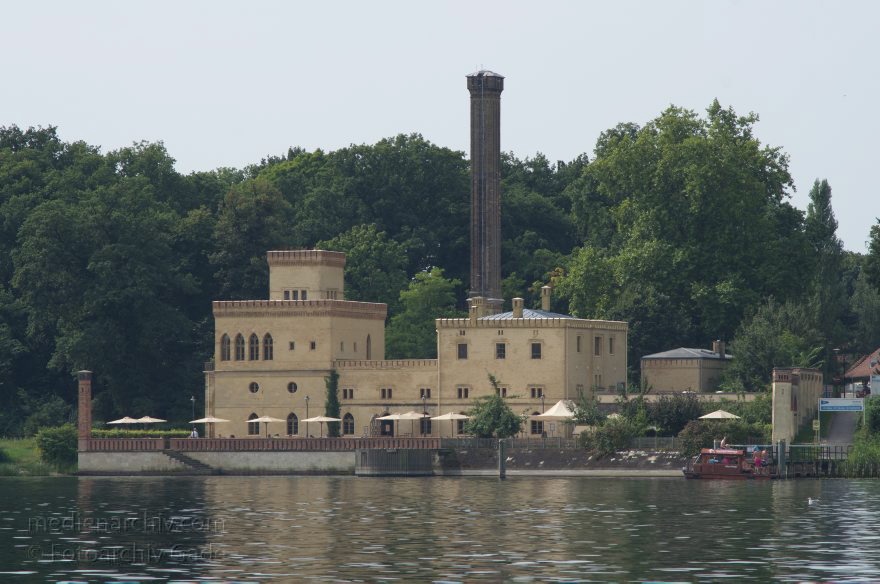 Potsdam. Jungfernsee. Meierei
20. 8. 2012. Brandenburg. Potsdam. Jungfernsee. Meierei
Schlüsselwörter: Brandenburg;Deutschland;Germany;Jungfernsee;Meierei;2012;Potsdam