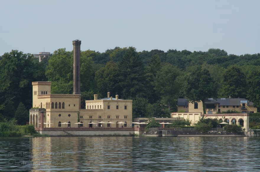Potsdam. Jungfernsee. Meierei
20. 8. 2012. Brandenburg. Potsdam. Jungfernsee. Meierei
Schlüsselwörter: Babelsberg;Brandenburg;Deutschland;Germany;Jungfernsee;Meierei;2012;Potsdam