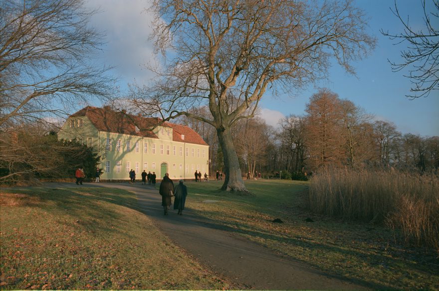 Potsdam. Neuer Garten am Heiligen See.
Januar 1999. Brandenburg. Potsdam. Neuer Garten am Heiligen See. Grünes Haus
Schlüsselwörter: Brandenburg;Deutschland;Germany;Grünfläche;Heiliger See;Neuer Garten;Parkanlage;1999;Potsdam