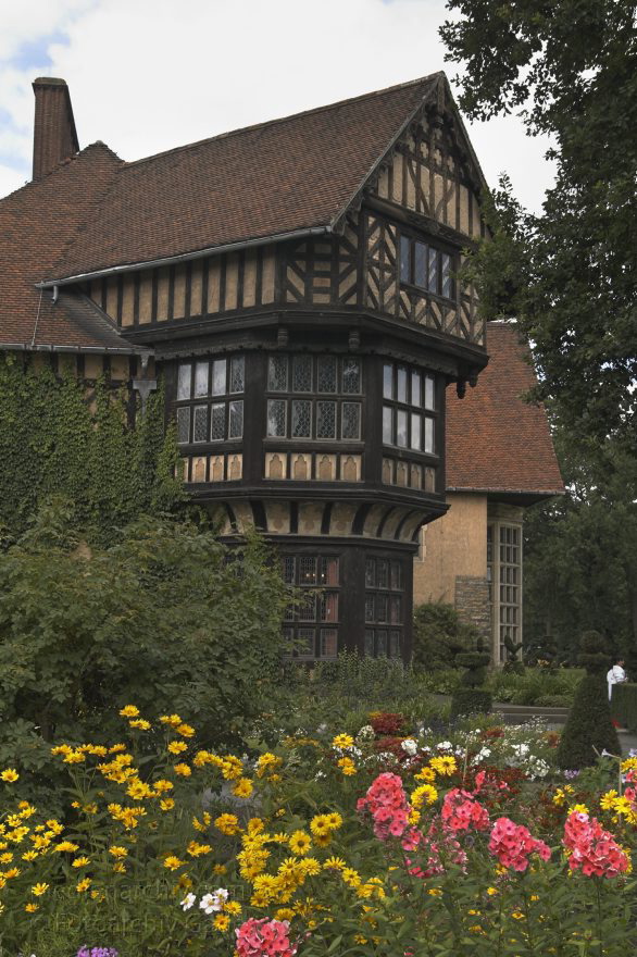 Potsdam. Neuer Garten. Cecilienhof
August 2005. Brandenburg. Potsdam. Neuer Garten. Schloss Cecilienhof wurde als letztes Schloss der Hohenzollern 1913. 1917 im Stil eines englischen Landsitzes erbaut.
Schlüsselwörter: Brandenburg;Cecilienhof;Deutschland;Germany;Neuer Garten;2005;Potsdam