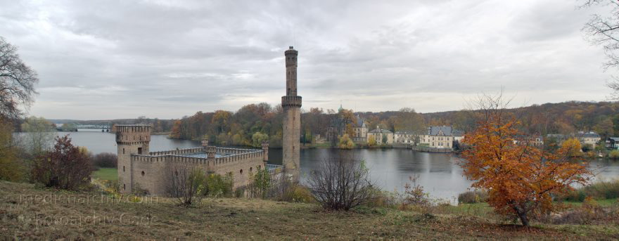 Potsdam. Babelsberg. Park Maschinenhaus.  Glienicker Lake
10. 11. 2012. Brandenburg. Potsdam. Babelsberg. Park  Maschinenhaus.  Glienicker Lake
Schlüsselwörter: Babelsberg;Brandenburg;Deutschland;Germany;Glienicker Lake;Maschinenhaus;2012;Potsdam