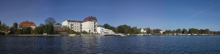 Potsdam. Havel. Tiefer See
15. 11. 2011. Brandenburg. Potsdam. Havel. Tiefer See
Schlüsselwörter: Boote;Brandenburg;Deutschland;Fluss;Germany;Havel;Potsdam;2011;Tiefer See