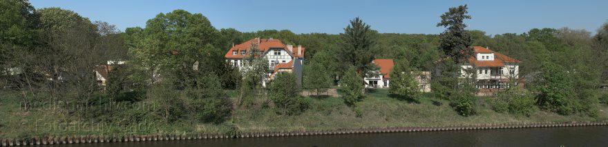 Klein Glienicke.
26. 4. 2009. Brandenburg. Potsdam-Babelsberg. Klein Glienicke. (Panorama)
Schlüsselwörter: Brandenburg;Deutschland;Germany;Klein Glienicke;2009;Potsdam