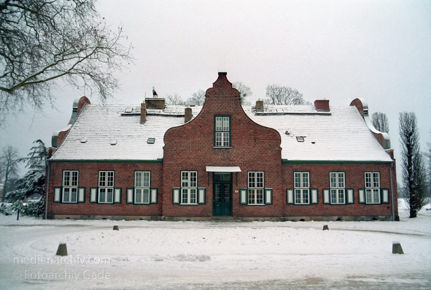 Potsdam. Winter. Schnee. Krongut Bornstedt
Februar 2003. Deutschland. Bundesland Brandenburg. Potsdam. Winter. Schnee. Krongut Bornstedt
Schlüsselwörter: Brandenburg;Deutschland;Germany;Krongut Bornstedt;Potsdam;2003;Winter