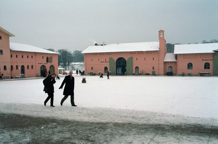 Potsdam. Winter. Schnee. Krongut Bornstedt
Februar 2003. Deutschland. Bundesland Brandenburg. Potsdam. Winter. Schnee. Krongut Bornstedt
Schlüsselwörter: Brandenburg;Deutschland;Germany;Krongut Bornstedt;Potsdam;2003;Winter