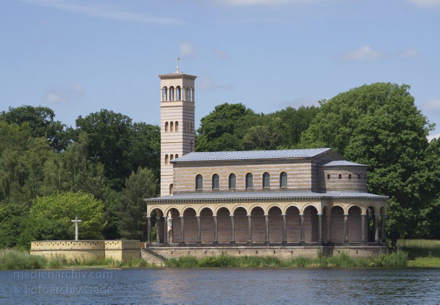 Potsdam. Heilandskirche am Port von Sacrow. Fluss Havel
10. 6. 2013. Brandenburg. Potsdam. Heilandskirche am Port von Sacrow. Fluss Havel
Schlüsselwörter: Brandenburg;Deutschland;Fluss;Germany;Havel;Heilandskirche;Potsdam;2013;Sacrow