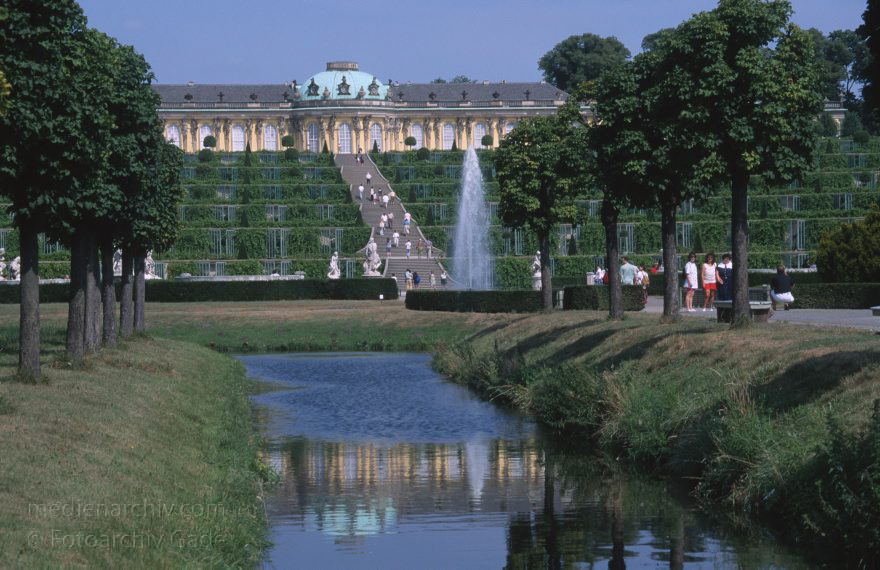 Potsdam. Park Sanssouci. Schloss Sanssouci
1994. Brandenburg. Potsdam. Park Sanssouci. Schloss Sanssouci
Schlüsselwörter: Brandenburg;Deutschland;Germany;Park Sanssouci;Potsdam;Schloss;1994;Schloss Sanssouci