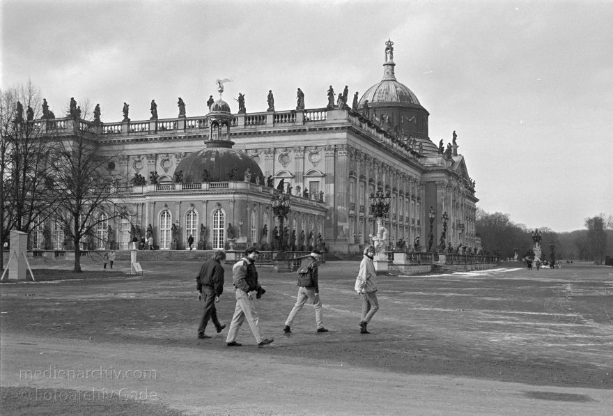 Potsdam. Neues Palais im Park Sanssouci
1993. Brandenburg. Potsdam. Neues Palais im Park Sanssouci. Bau von 1763 bis 1769 unter Friedrich dem Großen für Gäste des Hofes
Schlüsselwörter: Brandenburg;Deutschland;Germany;Neues Palais;Park Sanssouci;Potsdam;1993;Schloss