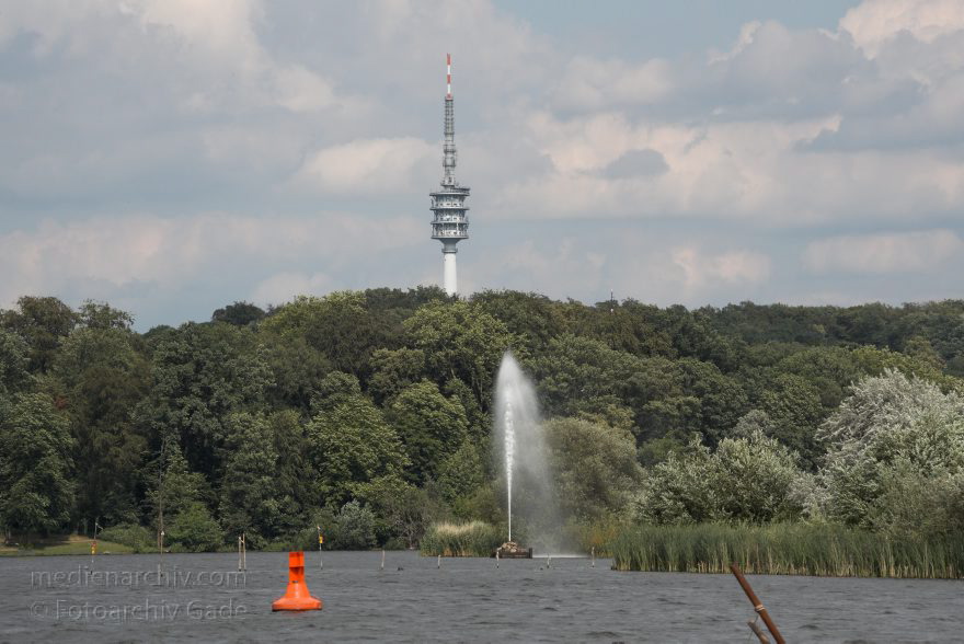 Potsdam. Havel. Tiefer See
25. 6. 2011. Brandenburg. Potsdam. Havel. Tiefer See. Fontäne vor Park Babelsberg. Fernsehturm Wannsee
Schlüsselwörter: Brandenburg;Deutschland;Fernsehturm;Fontäne;Germany;Havel;Potsdam;2011;Tiefer See