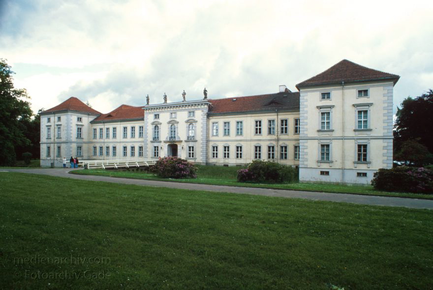 Brandenburg. Rheinsberg. Schlosspark
Juni 1992. Deutschland. Brandenburg. Rheinsberg. Schloss
Schlüsselwörter: Deutschland;Germany;Rheinsberg;Schloss;1992;Brandenburg;Schlosspark
