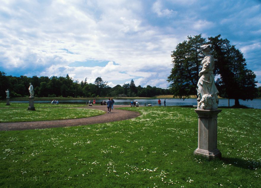 Brandenburg. Rheinsberg. Schlosspark
Juni 1992. Deutschland. Brandenburg. Rheinsberg. Schlosspark
Schlüsselwörter: Deutschland;Germany;Rheinsberg;1992;Brandenburg;Schlosspark