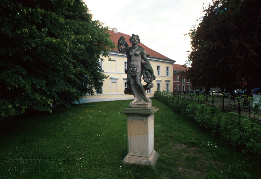 Brandenburg. Rheinsberg. Schlosspark
Juni 1994. Deutschland. Brandenburg. Rheinsberg. Schloss
Schlüsselwörter: Deutschland;Germany;Rheinsberg;Schloss;1994;Brandenburg;Schlosspark