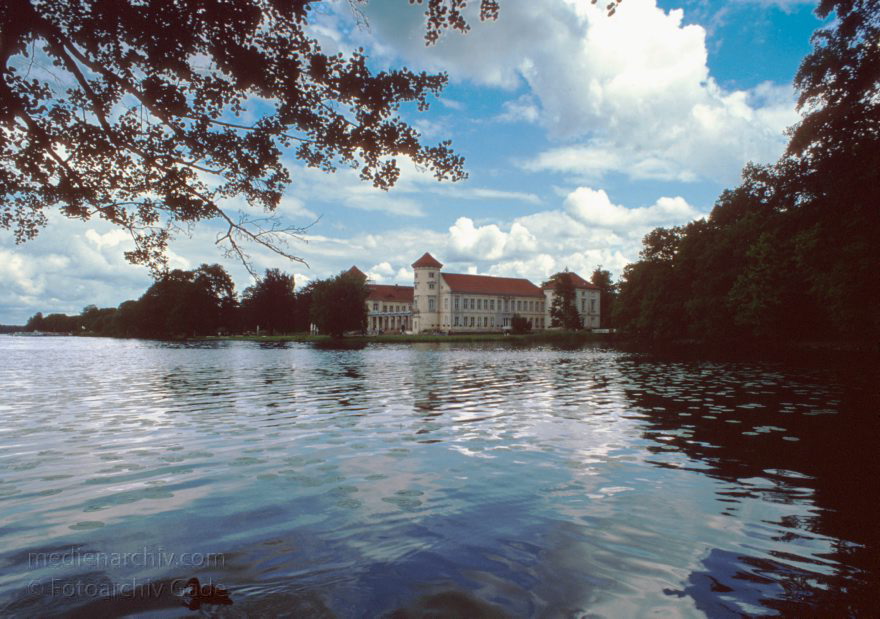 Brandenburg. Rheinsberg. Schlosspark
Juni 1994. Deutschland. Brandenburg. Rheinsberg. Schloss
Schlüsselwörter: Deutschland;Germany;Rheinsberg;Schloss;1994;Brandenburg;Schlosspark