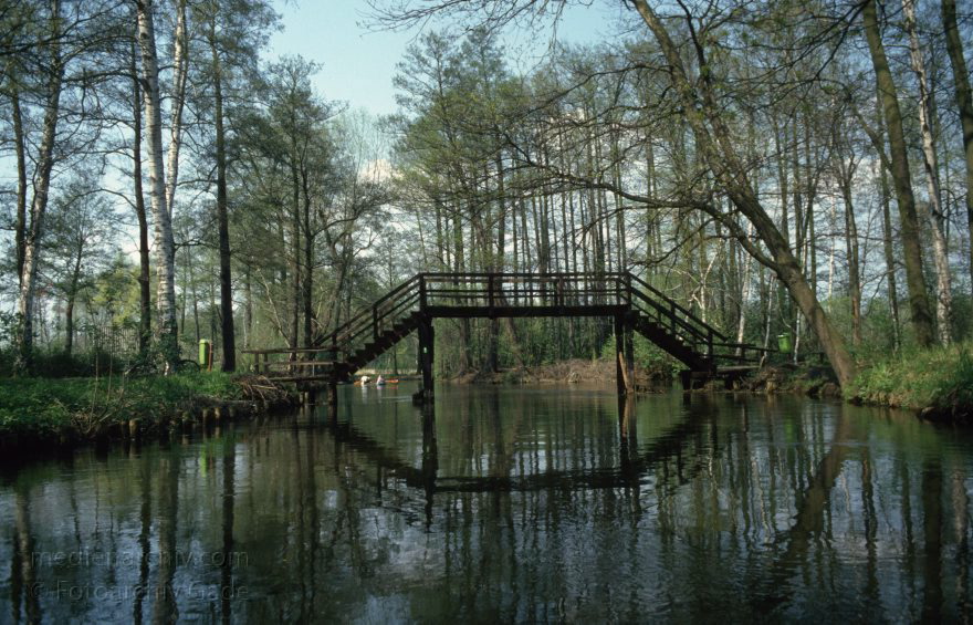 Brandenburg. Spreewald. Fließe bei Lübbenau.
April 1994. Brandenburg. Spreewald. Fließe bei Lübbenau.
Schlüsselwörter: Brandenburg;Deutschland;Fließe;Germany;Lübbenau;1994;Spreewald