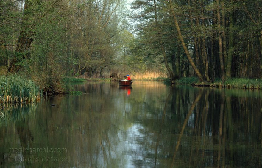 Brandenburg. Spreewald. Fließe bei Lübbenau.
April 1994. Brandenburg. Spreewald. Fließe bei Lübbenau.
Schlüsselwörter: Brandenburg;Deutschland;Fließe;Germany;Lübbenau;1994;Spreewald