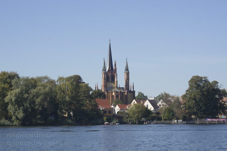 Brandenburg. Werder. Heilig-Geist-Kirche. Fluss Havel
2. 10. 2011. Brandenburg. Werder. Heilig-Geist-Kirche. Fluss Havel. Heilig Geist Kirche.
Schlüsselwörter: Brandenburg;Deutschland;Fluss;Germany;Havel;Heilig Geist Kirche;2011;Werder
