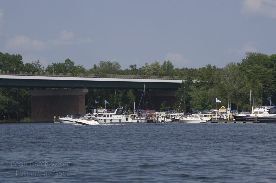 Brandenburg. Boote auf dem Fluss Havel. Yachthafen Ringel
9. 6. 2013. Brandenburg. Ausflugsdampfer MS Werder am Yachthafen Ringel. Marina. Boote
Schlüsselwörter: Boote;Brandenburg;Deutschland;Fluss;Germany;Havel;Marina;Ringel;Werder;2013;Yachthafen