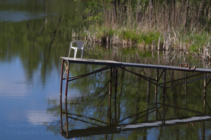 Zehdenick. Stuhl auf einem Steg
3. 5. 2014. Brandenburg. Ruppiner Land. Zehdenick. Stuhl auf einem Steg über einem Gewässer an der Havel
Schlüsselwörter: Brandenburg;Ruppiner Land;Steg;Stuhl;2014;Zehdenick