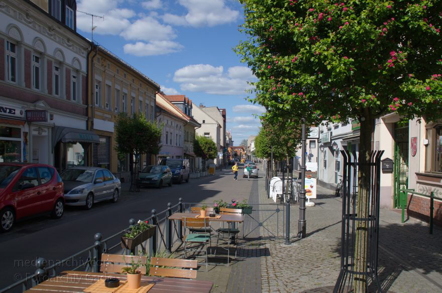 Zehdenick. Berliner Straße
3. 5. 2014. Brandenburg. Zehdenick. Berliner Straße
Schlüsselwörter: Berliner Straße;Brandenburg;2014;Zehdenick