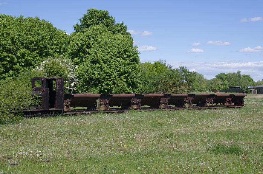Zehdenick. Mehlenberg. Ziegeleipark. Tonlorenbahn
3. 5. 2014. Brandenburg. Ruppiner Land. Zehdenick. Mildenberg. Ziegeleipark. Lok. Tonlorenbahn mit Anhängern
Schlüsselwörter: Brandenburg;Eisenbahn;Lok;Lorenbahn;Mildenberg;Ruppiner Land;Tonlorenbahn;Zehdenick;2014;Ziegeleipark