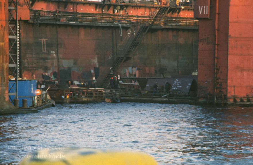 Hamburg. Hafen. Elbe. Schiffe
Januar 1984. Hamburg. Hafen. Elbe. Trockendock. Werft.
Schlüsselwörter: Deutschland;Germany;Hafen;Hamburg;Schiffahrt;Schiffe;Trockendock;1984;Werft