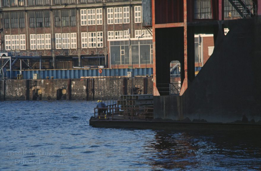 Hamburg. Hafen. Elbe. Trockendock von Blohm & Voss.
Januar 1984. Hamburg. Hafen. Elbe. Trockendock von Blohm & Voss.
Schlüsselwörter: Deutschland;Germany;Hafen;Hamburg;Schiffahrt;Schiffe;Trockendock;1984;Werft