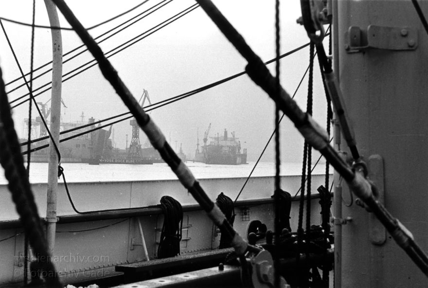 Hamburg. Hamburger Hafen. Auf einem Schiff. Elbe.
Januar 1988. Hamburg. Hamburger Hafen. Auf einem Schiff. Elbe.
Schlüsselwörter: Deutschland;Elbe;Germany;Hafen;Hamburg;1988;Hamburger Hafen