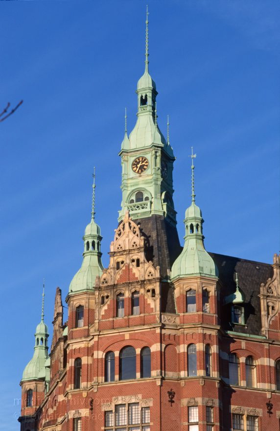 Hamburg. Häuser der Speicherstadt am Hafen.
Dezember 1996. Hamburg. Häuser der Speicherstadt am Hafen.
Schlüsselwörter: Deutschland;Germany;Hafen;Hamburg;1996;Speicherstadt
